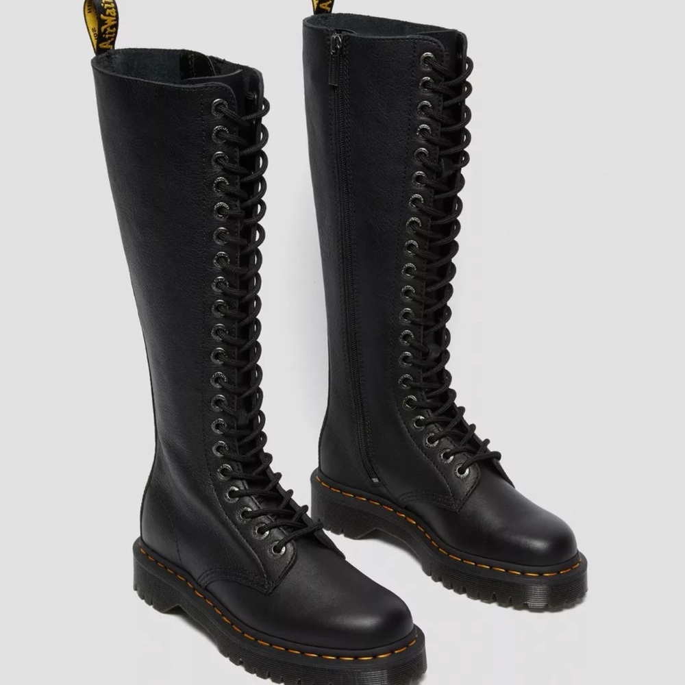 Dr. Martens 1B60 BEX PISA LEATHER KNEE
HIGH BOOTS